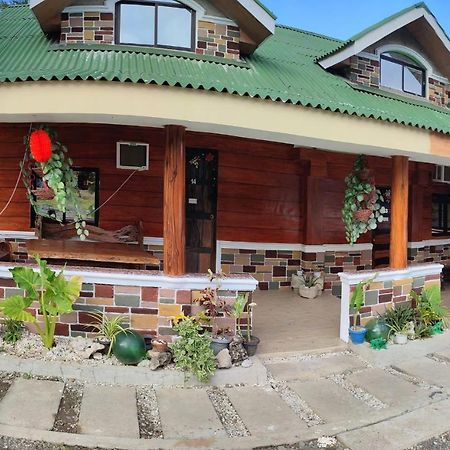 Blue Lagoon Inn, 帕古普 外观 照片